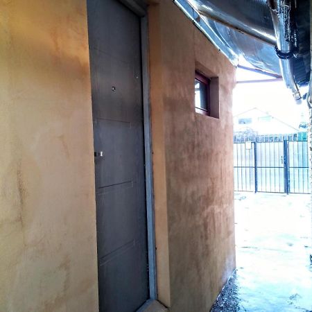 Two Rooms Rustic House - Self Check-In Bucharest Exterior photo