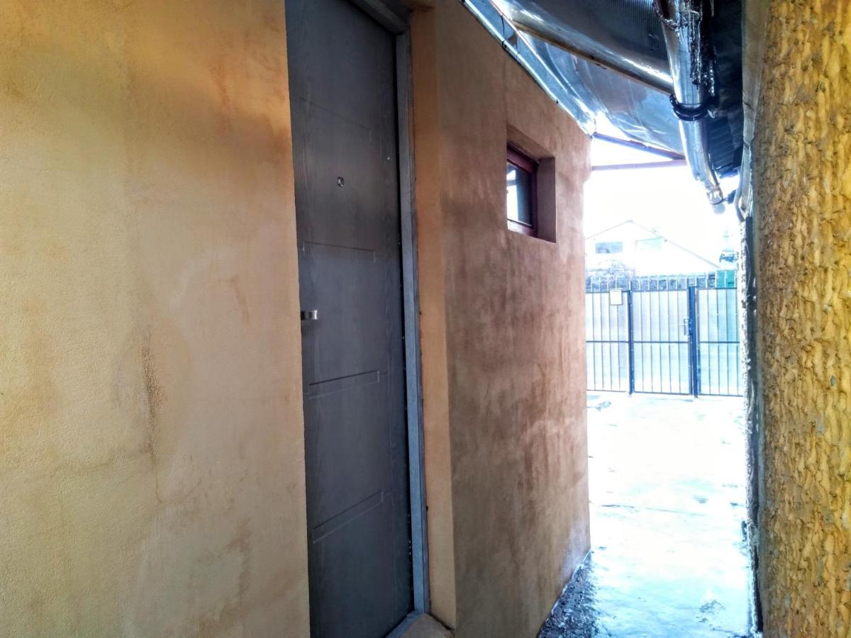 Two Rooms Rustic House - Self Check-In Bucharest Exterior photo